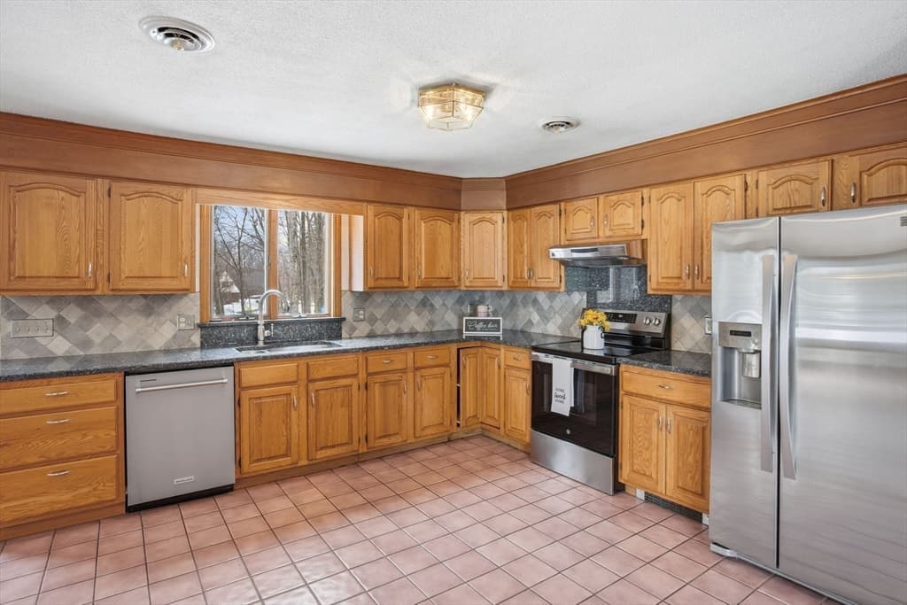 80 Elizabeth Dr, Ludlow MA 01056 photo 16
