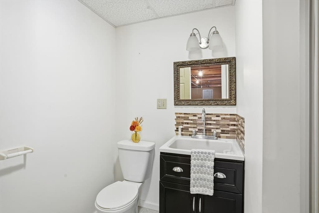 80 Elizabeth Dr, Ludlow MA 01056 photo 32