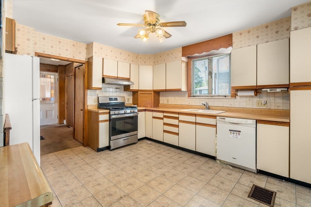 Single Family Residence at 25 Curve St, Newton MA 02465, photo 15 of 40