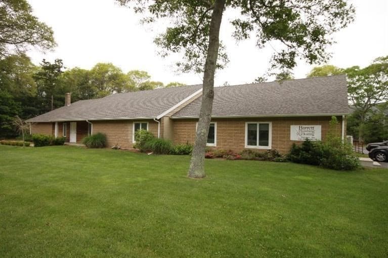 10 Edgerton Dr, Falmouth MA 02556
