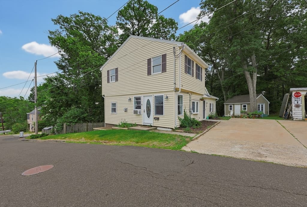 Single Family Residence at 11 3rd Ave, Chelmsford MA 01863, photo 2 of 13