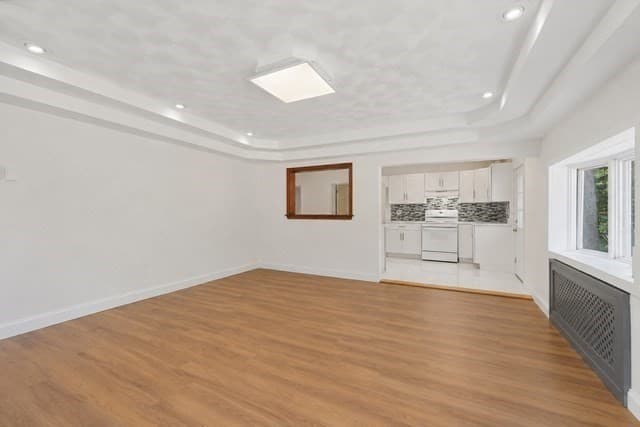 Single Family Residence at 11 3rd Ave, Chelmsford MA 01863, photo 4 of 13