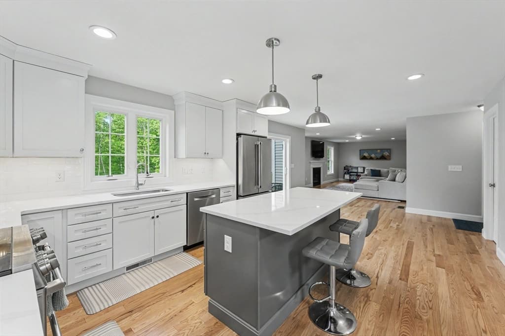 Single Family Residence at 265 Standish Ln, Hudson NH 03051, Hudson, photo 2 of 35