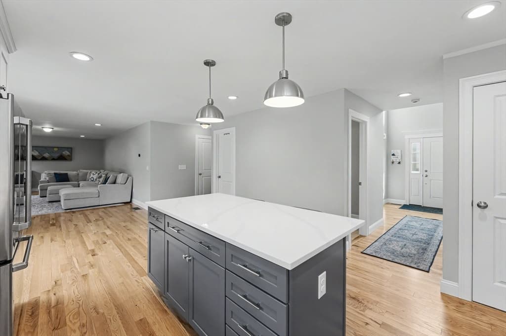 Single Family Residence at 265 Standish Ln, Hudson NH 03051, Hudson, photo 6 of 35