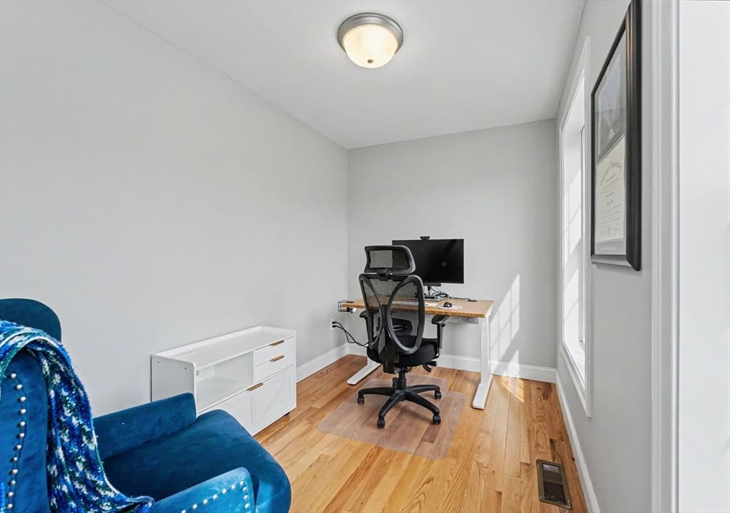 Single Family Residence at 265 Standish Ln, Hudson NH 03051, Hudson, photo 16 of 35