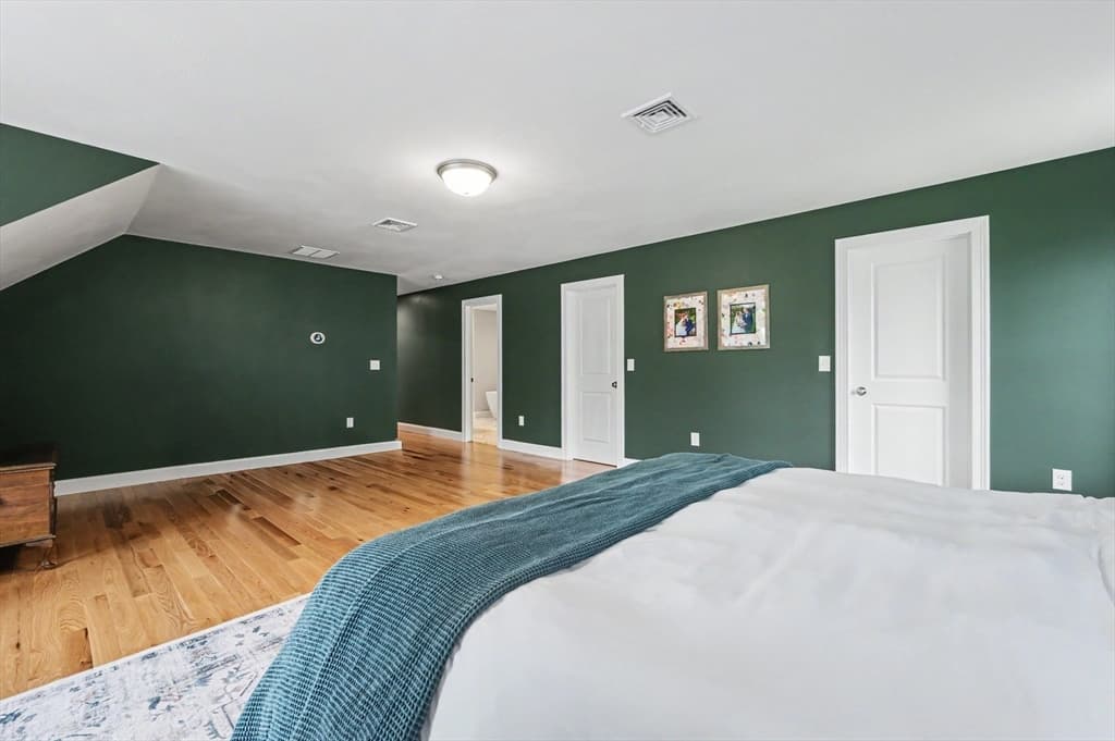 Single Family Residence at 265 Standish Ln, Hudson NH 03051, Hudson, photo 19 of 35
