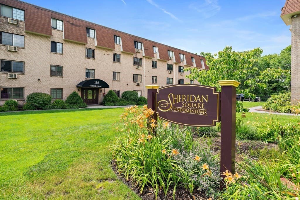 135 Grove Street # 111, Rockland MA 02370