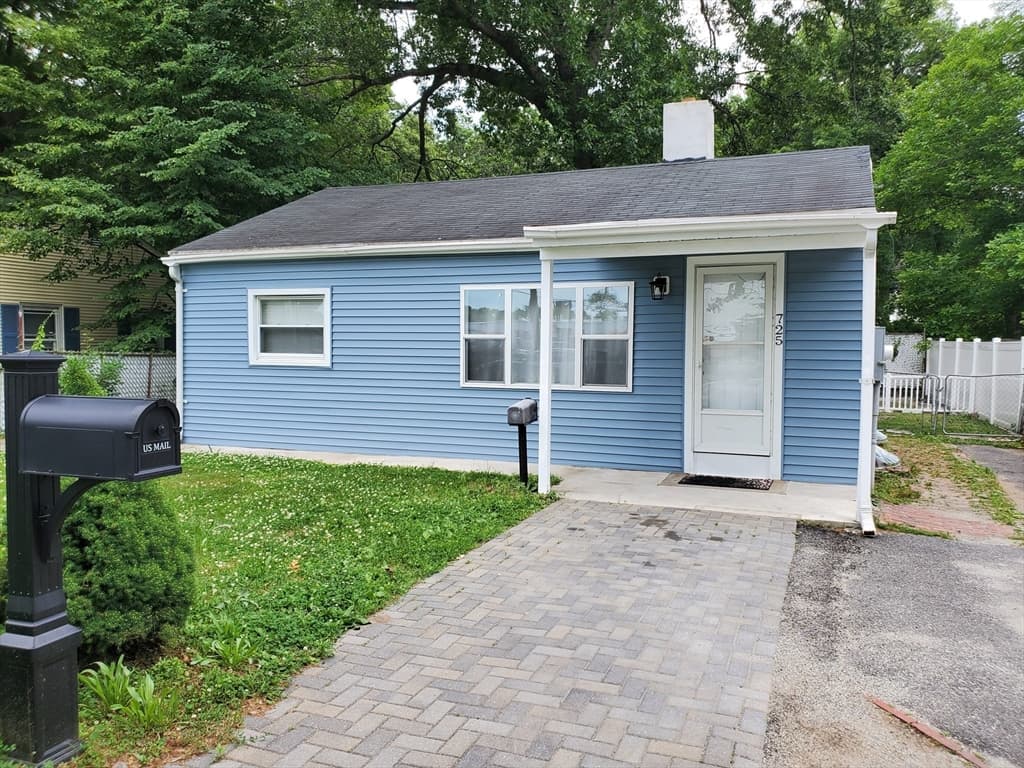 725 Bay St, Springfield MA 01109