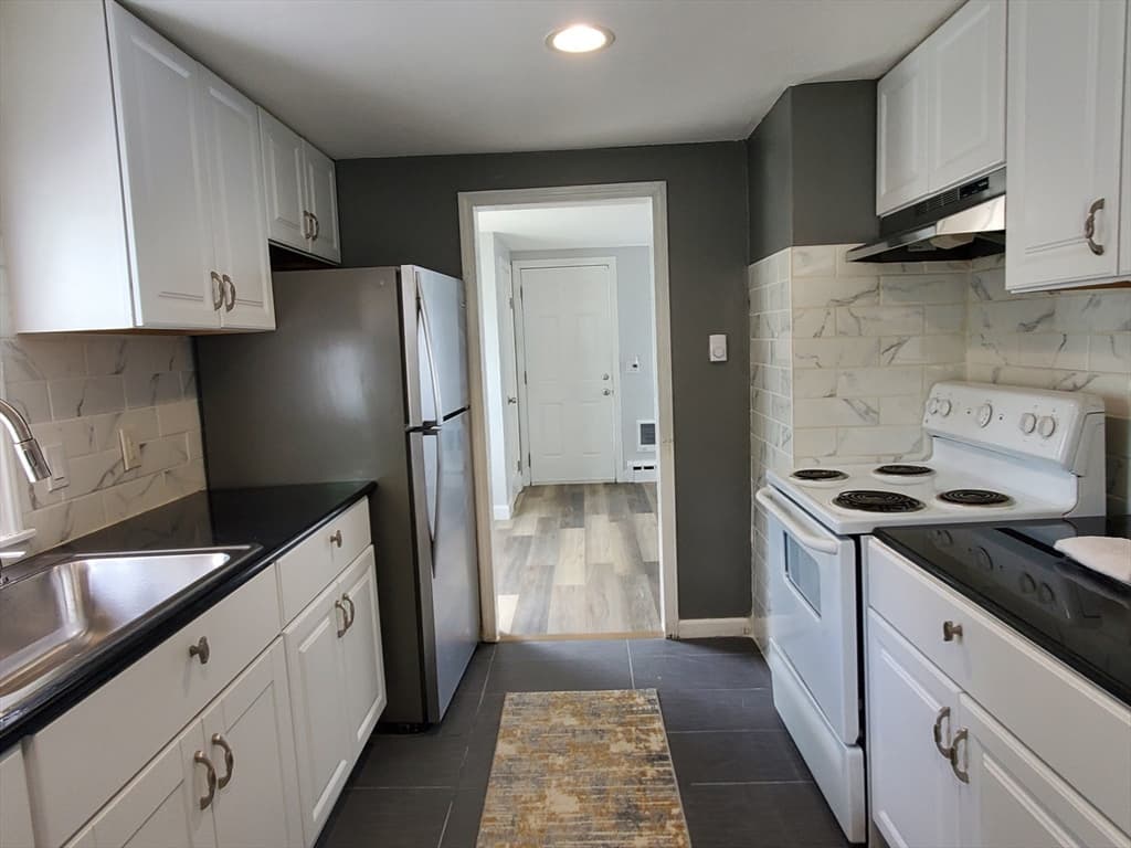 725 Bay St, Springfield MA 01109 photo 14