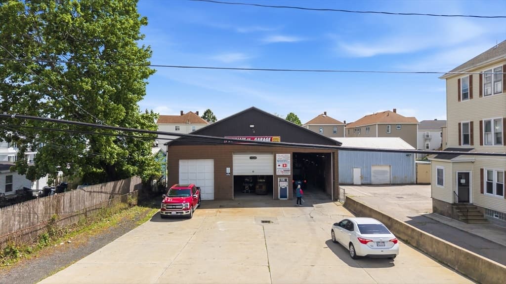 213 Peckham St, Fall River MA 02724 photo 2