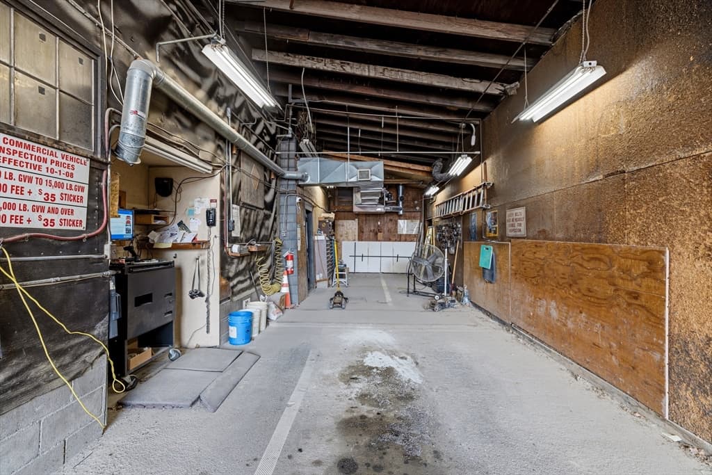 213 Peckham St, Fall River MA 02724 photo 7