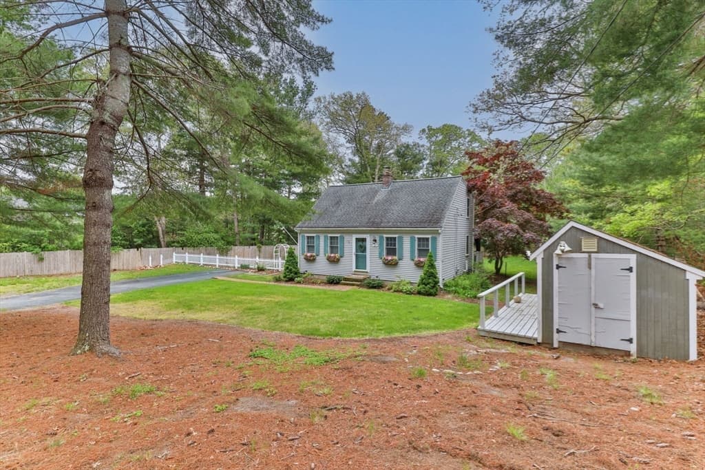 Single Family Residence at 195 Knotty Pine Ln, Barnstable MA 02632, photo 6 of 42