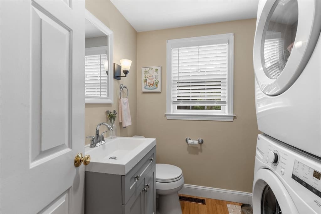 Single Family Residence at 195 Knotty Pine Ln, Barnstable MA 02632, photo 17 of 42