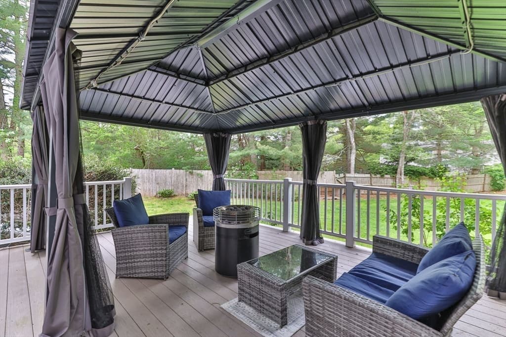 195 Knotty Pine Ln, Barnstable MA 02632