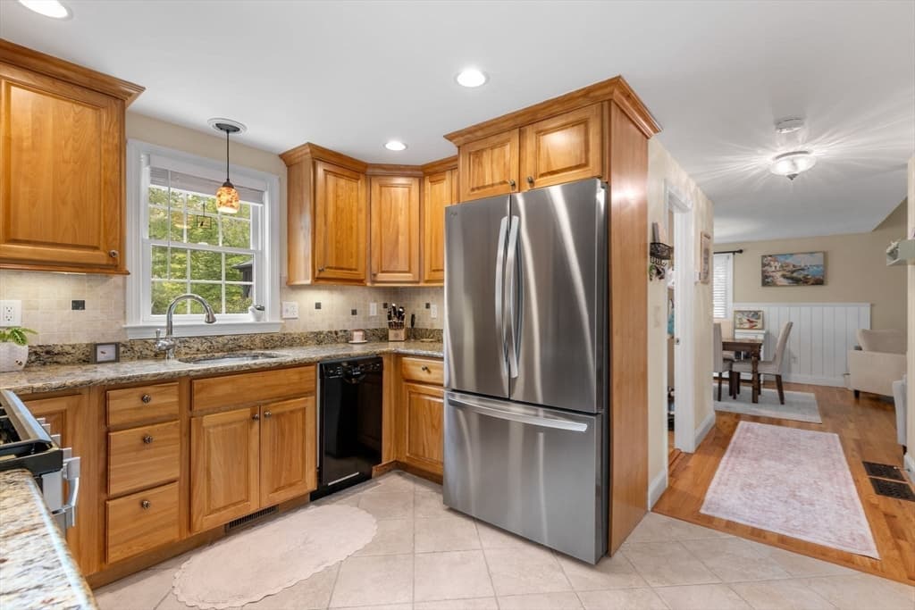 Single Family Residence at 195 Knotty Pine Ln, Barnstable MA 02632, photo 5 of 42