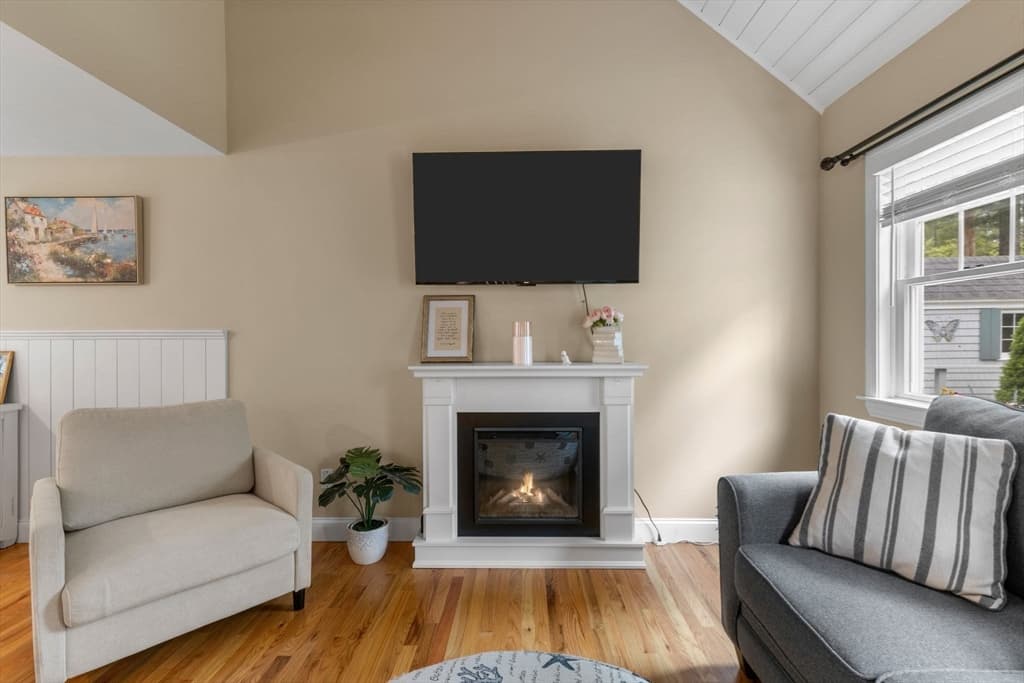Single Family Residence at 195 Knotty Pine Ln, Barnstable MA 02632, photo 11 of 42