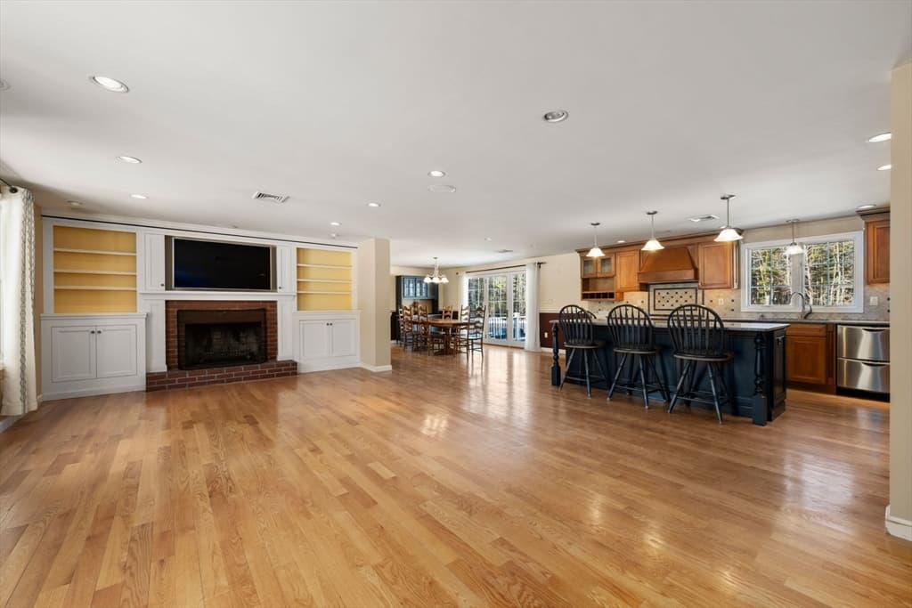 Single Family Residence at 361 County Road, Hanson MA 02341, Hanson, photo 2 of 13