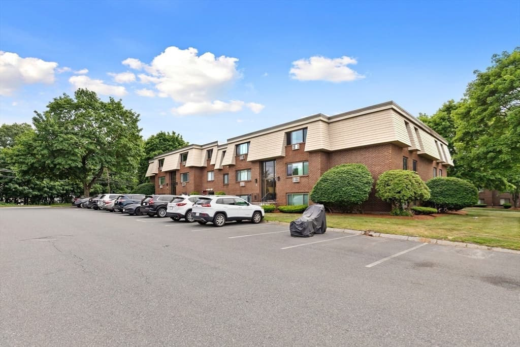 Condominium at 5 Hallmark Gardens # 12, Burlington MA 01803, Burlington, photo 17 of 20