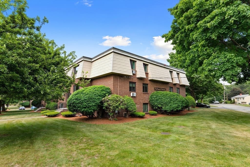 Condominium at 5 Hallmark Gardens # 12, Burlington MA 01803, Burlington, photo 16 of 20