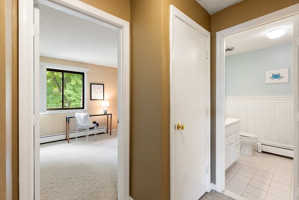 Condominium at 5 Hallmark Gardens # 12, Burlington MA 01803, Burlington, photo 12 of 20
