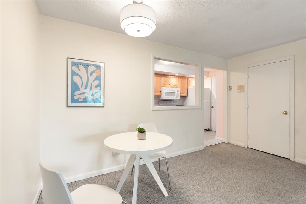 Condominium at 5 Hallmark Gardens # 12, Burlington MA 01803, Burlington, photo 3 of 20