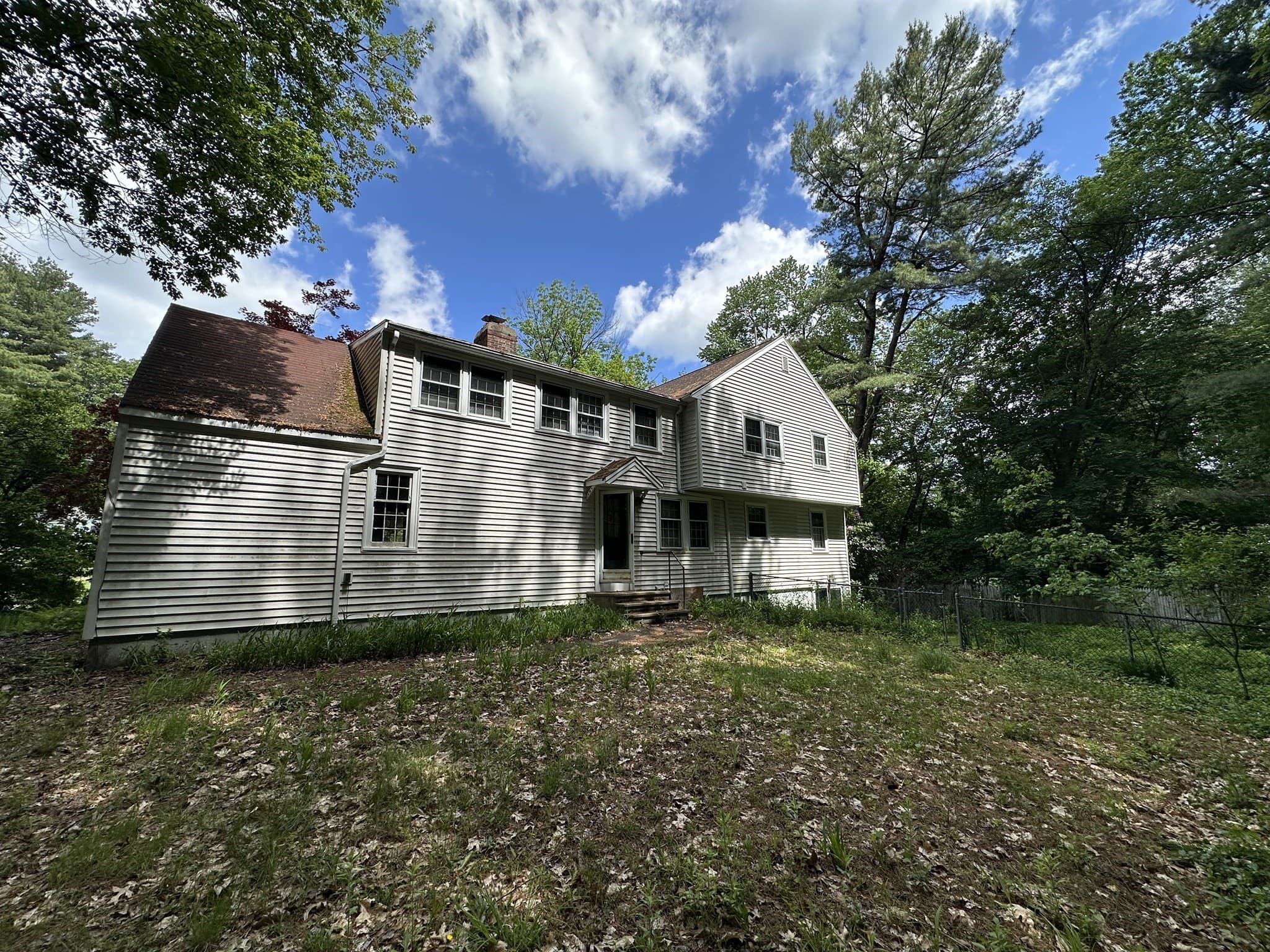 Single Family Residence at 8 Pennock Rd, Chelmsford MA 01824, photo 3 of 16