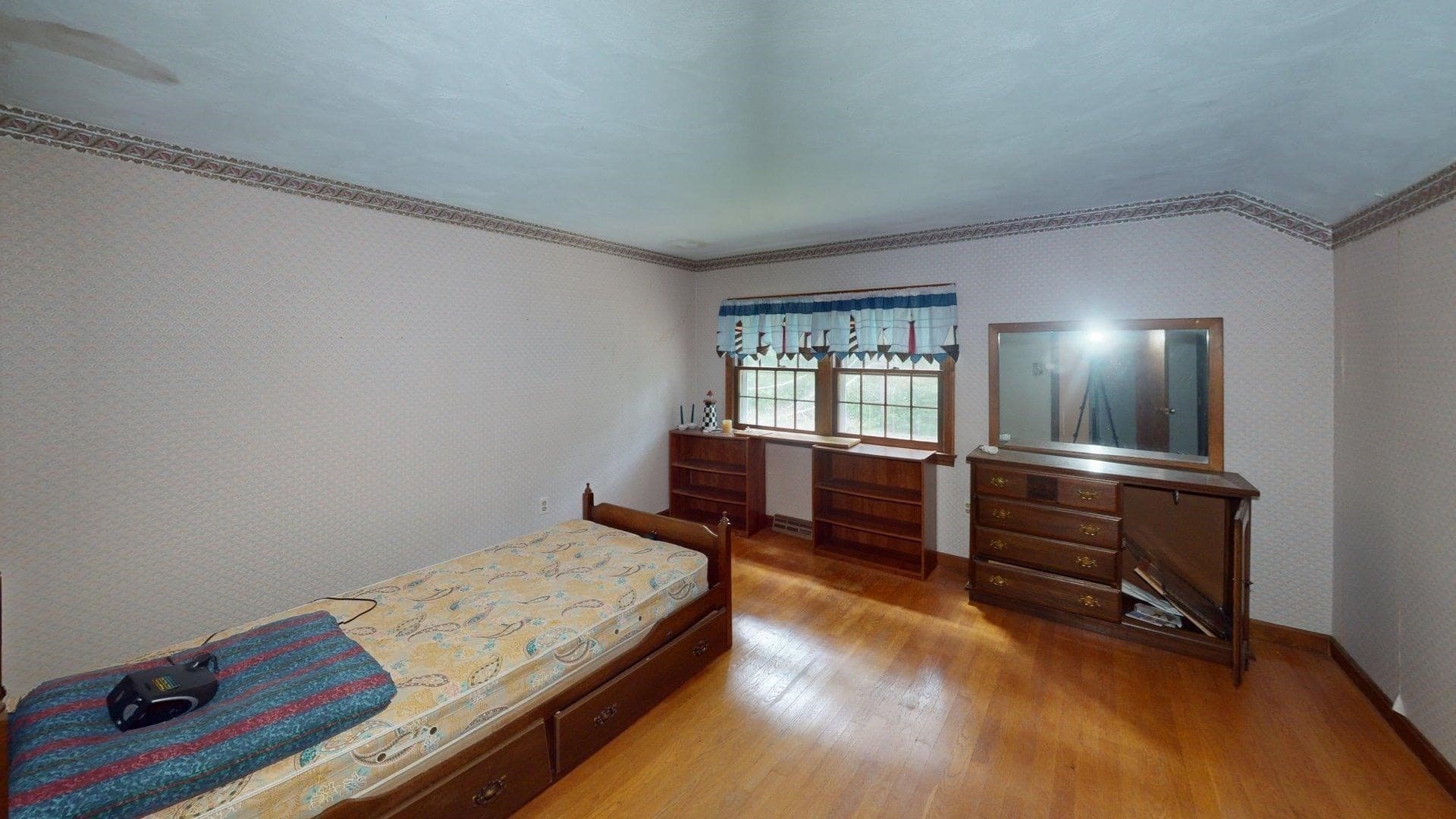 Single Family Residence at 8 Pennock Rd, Chelmsford MA 01824, photo 5 of 16
