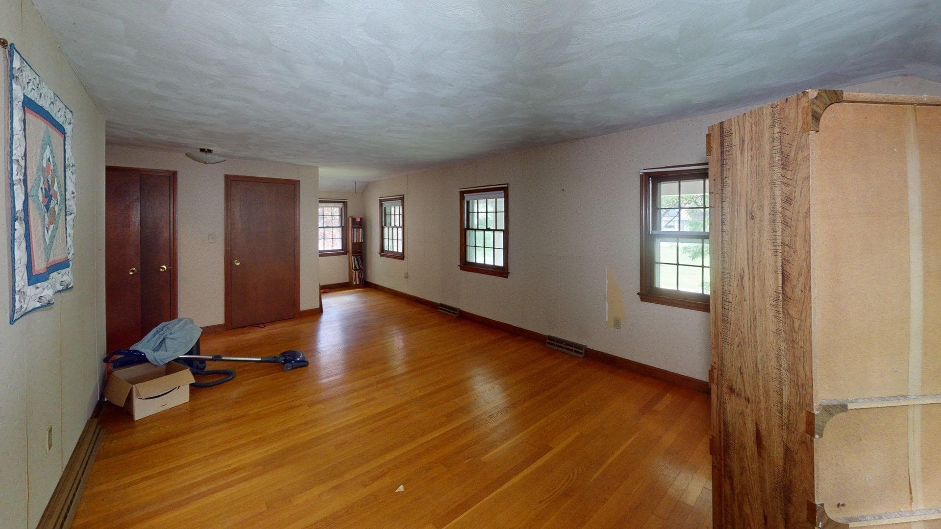 Single Family Residence at 8 Pennock Rd, Chelmsford MA 01824, photo 9 of 16