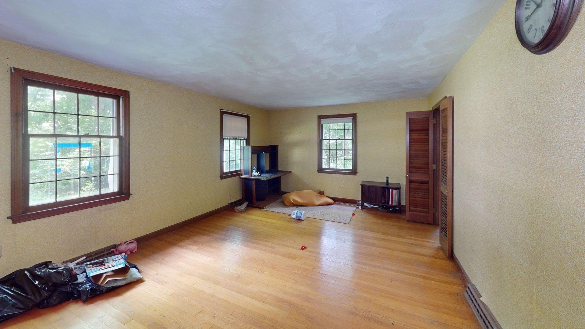 Single Family Residence at 8 Pennock Rd, Chelmsford MA 01824, photo 11 of 16