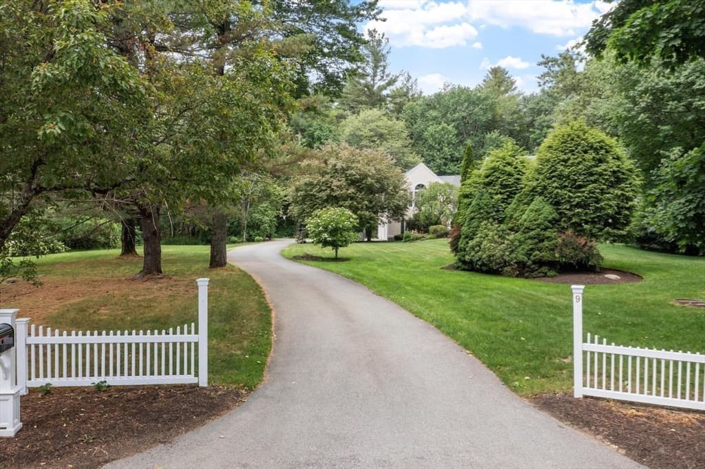 9 Ladyslipper Ln, Acton MA 01720 photo 2