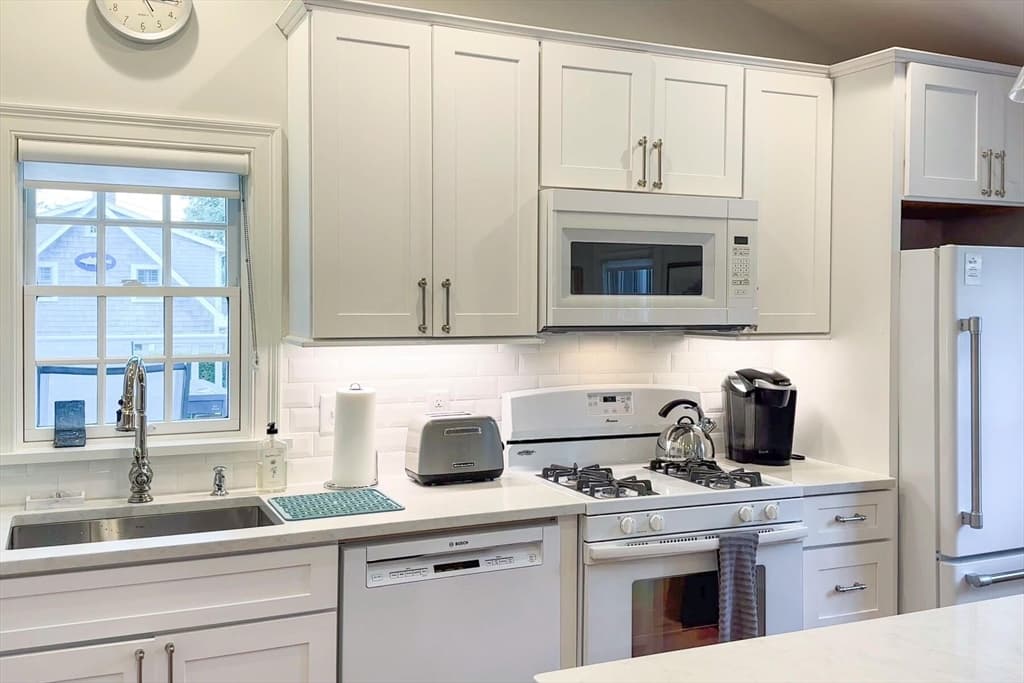 Single Family Residence at 409 Main St, Chatham MA 02633, Chatham, photo 12 of 42