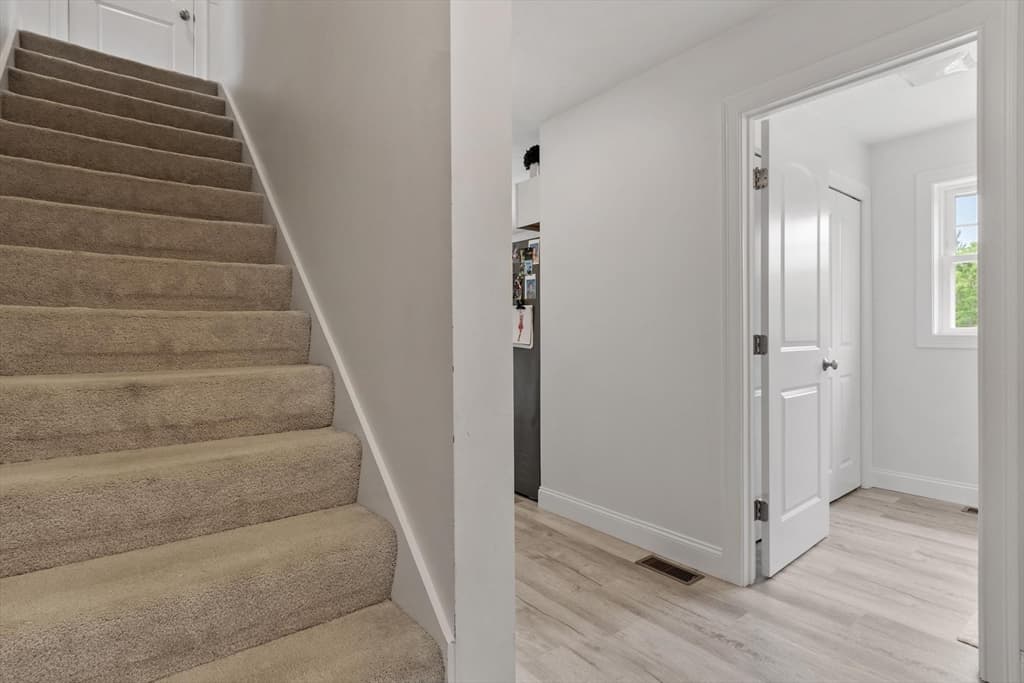 Single Family Residence at 19 Lighthouse Ln, Westminster MA 01473, photo 13 of 34
