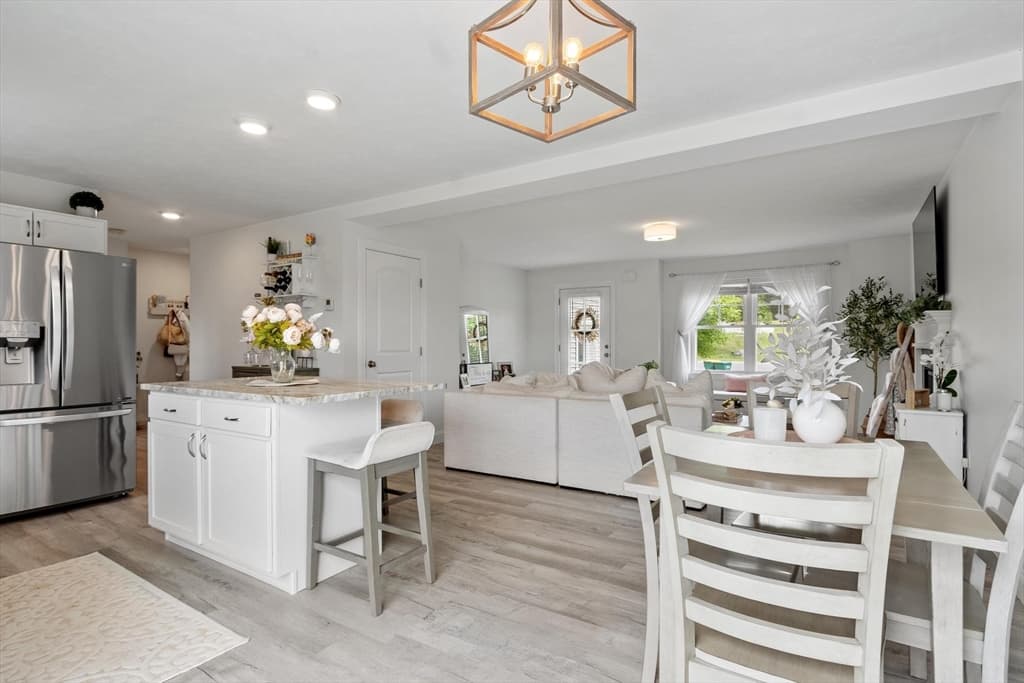 Single Family Residence at 19 Lighthouse Ln, Westminster MA 01473, photo 7 of 34