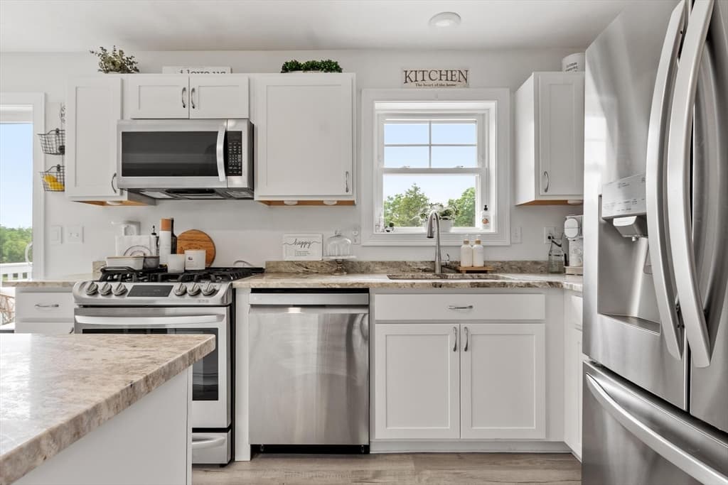 Single Family Residence at 19 Lighthouse Ln, Westminster MA 01473, photo 11 of 34