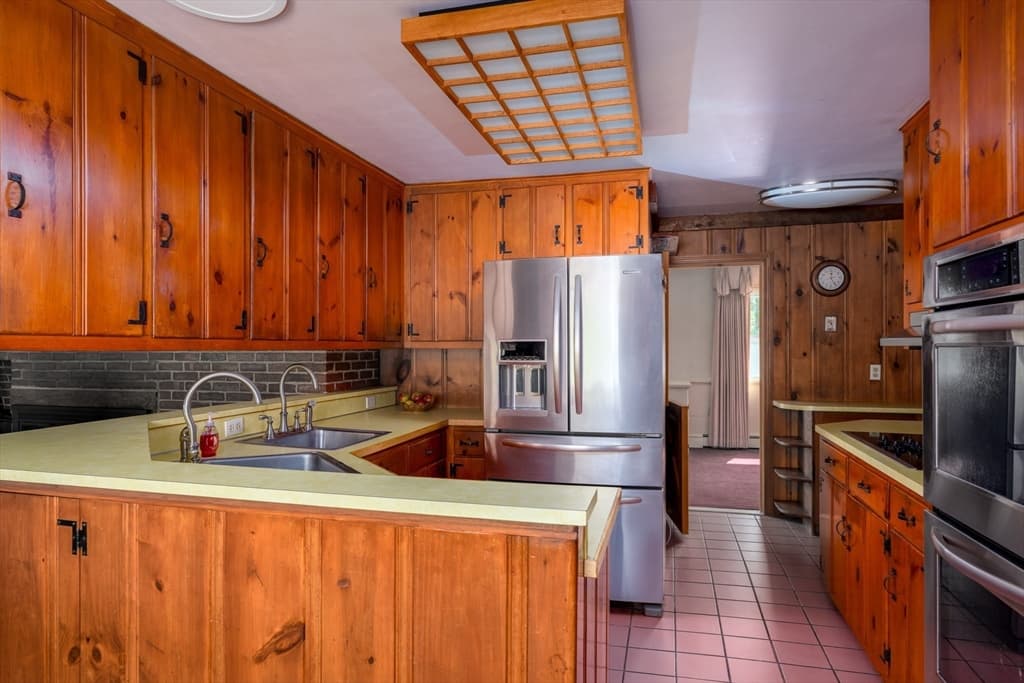 Single Family Residence at 55 Oldcommon Road, Auburn MA 01501, Auburn, photo 12 of 35
