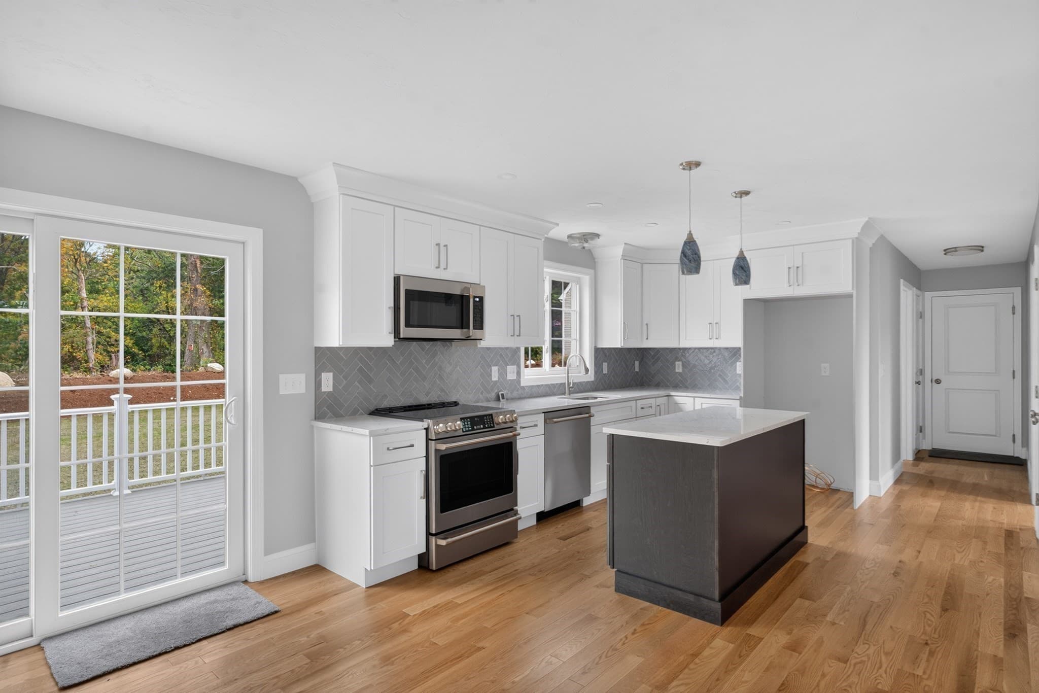 Single Family Residence at 1436 Old Sandwich Rd, Plymouth MA 02360, photo 5 of 41
