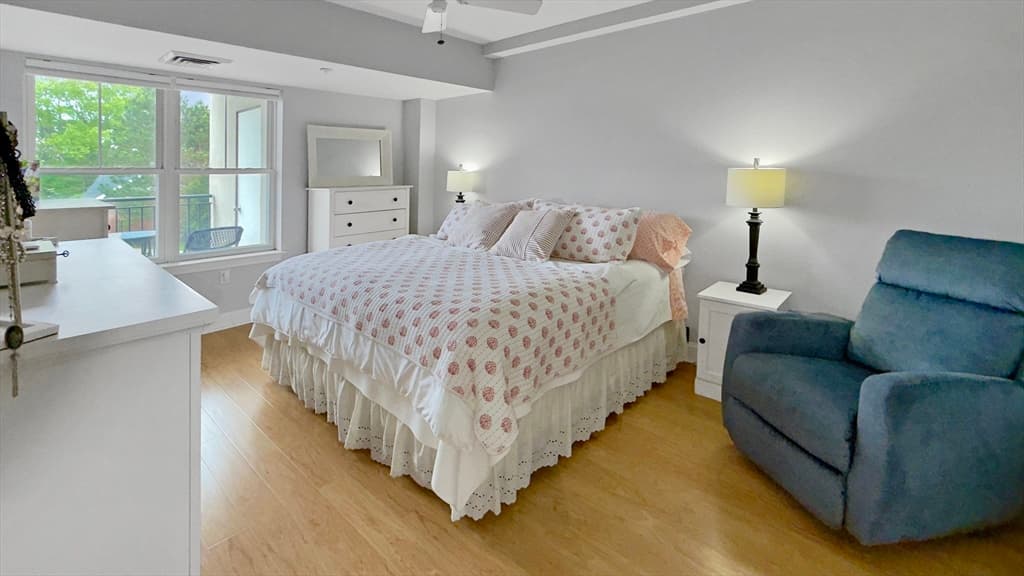 Condominium at 10 Seaport Dr # 2209, Quincy MA 02171, photo 7 of 14
