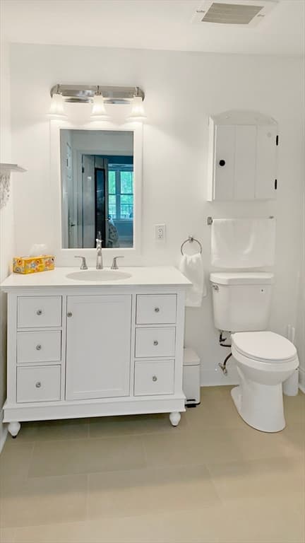Condominium at 10 Seaport Dr # 2209, Quincy MA 02171, photo 9 of 14