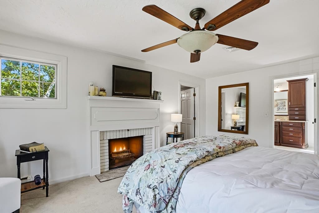 Single Family Residence at 5 Diane Dr, Medway MA 02053, Medway, photo 17 of 39
