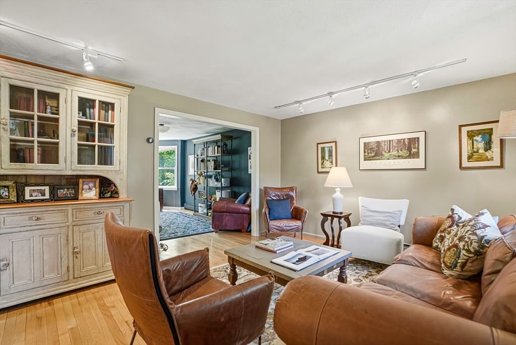 Single Family Residence at 5 Diane Dr, Medway MA 02053, Medway, photo 12 of 39