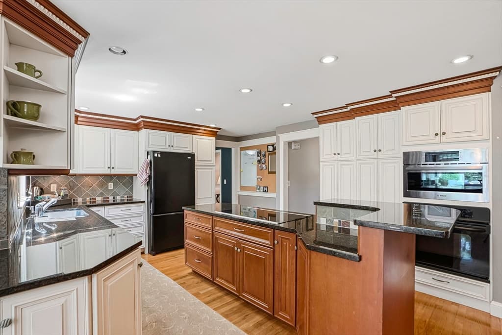 Single Family Residence at 5 Diane Dr, Medway MA 02053, Medway, photo 8 of 39