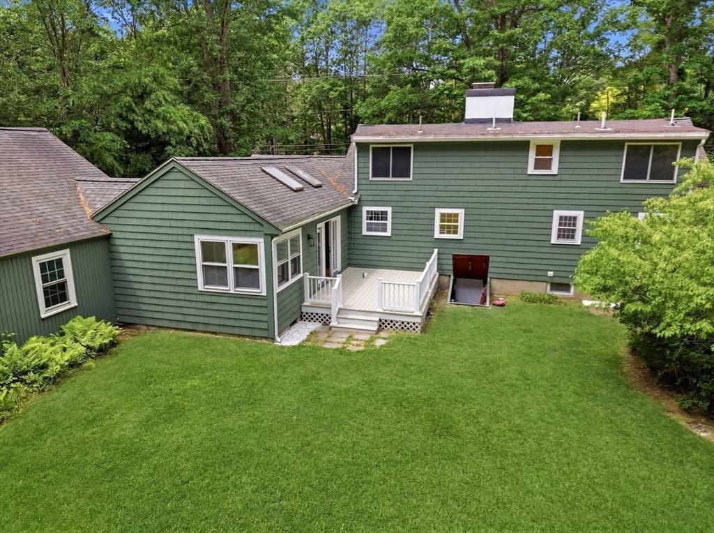 358 East St, Carlisle MA 01741 photo 3