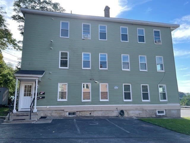 3 Family - 3 Units Up/Down at 576 Franklin St, Worcester MA 01608, photo 32 of 41