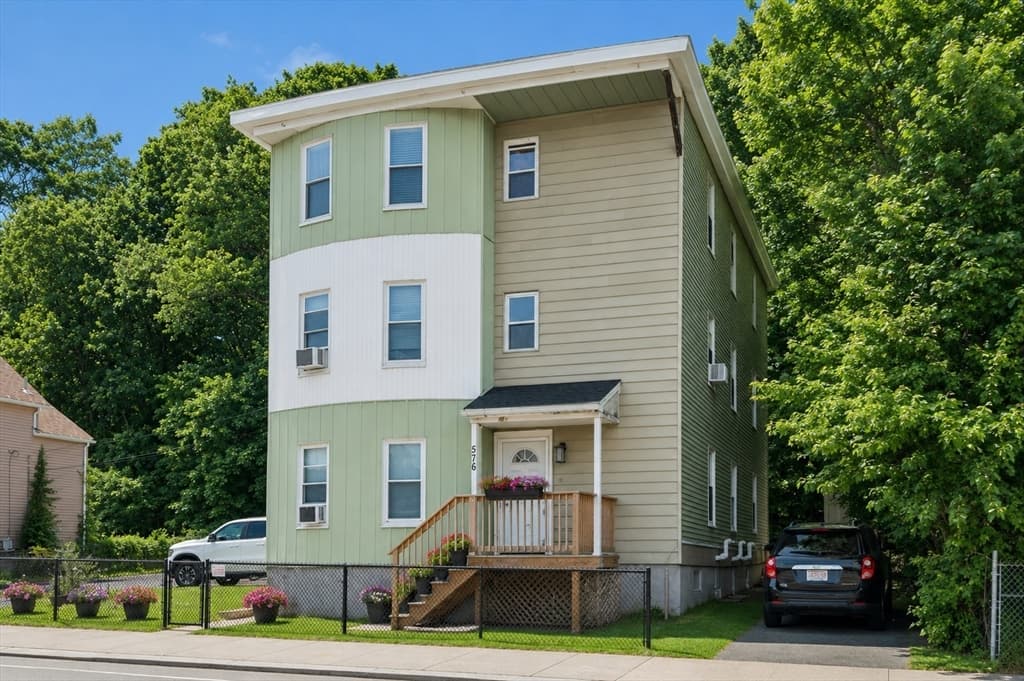 576 Franklin St, Worcester MA 01608