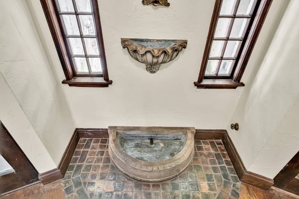 128 Dudley St, Brookline MA 02445 photo 4