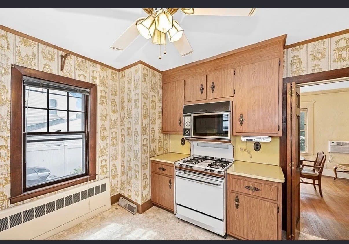 Single Family Residence at 2084 Washington St, Newton MA 02462, Newton, photo 2 of 3
