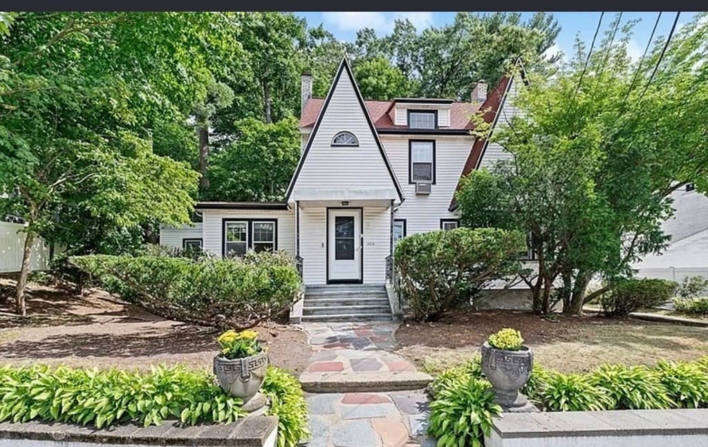 2084 Washington St, Newton MA 02462