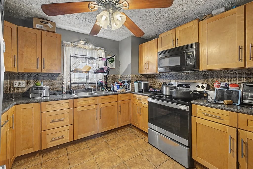 23 Jenness St, Springfield MA 01104
