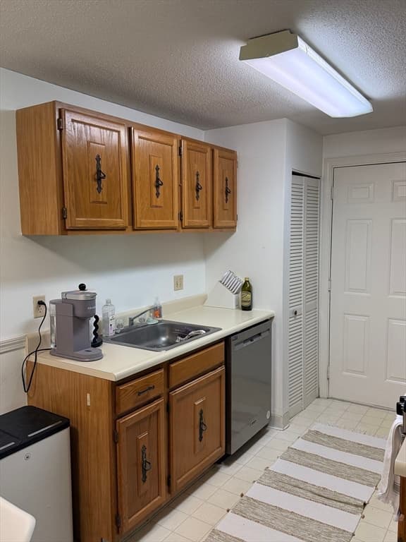 Condominium at 2 Squire Ct # 8, Natick MA 01760, Natick, photo 6 of 18