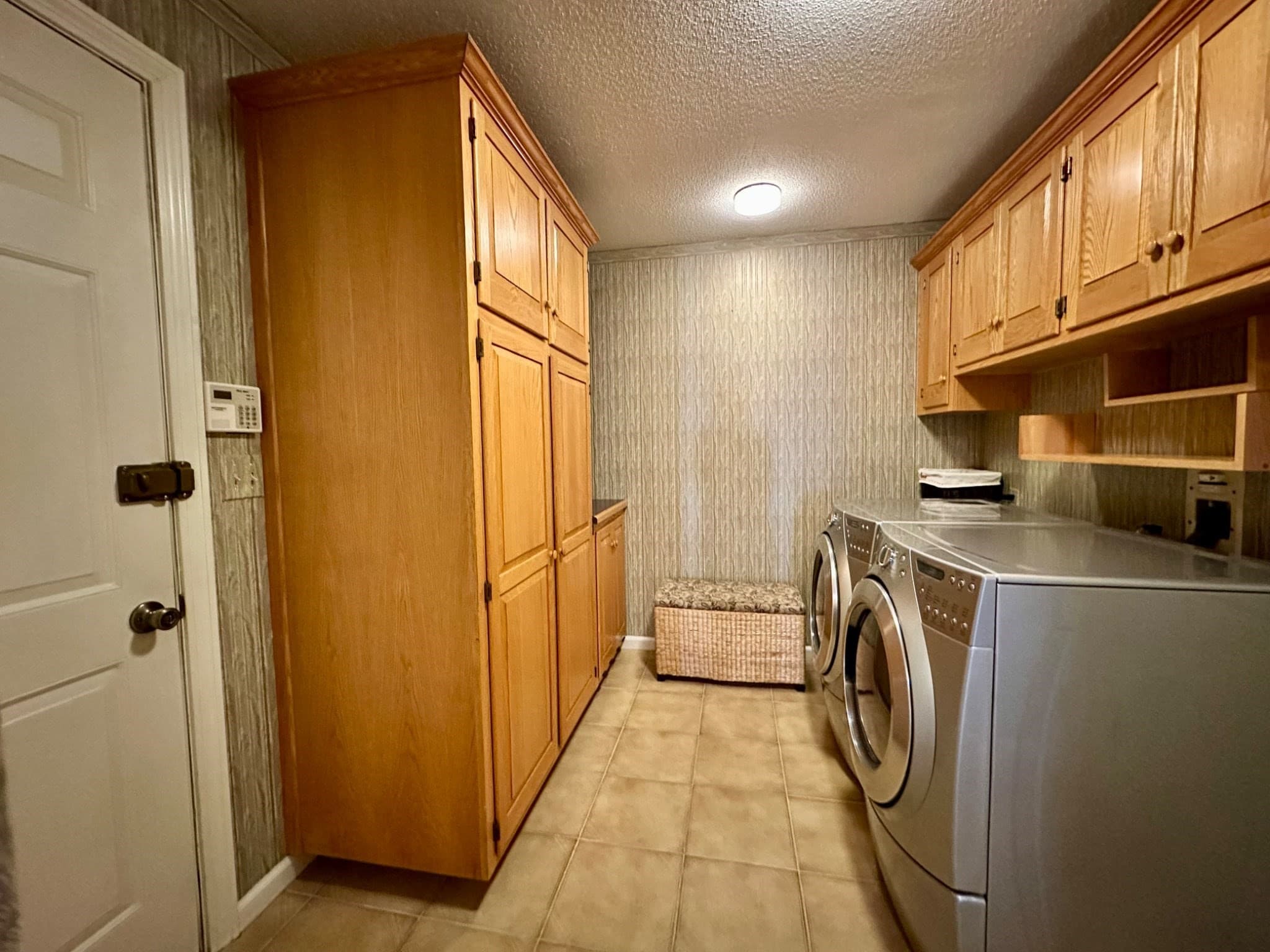 Single Family Residence at 608 Pinewood Dr, Longmeadow MA 01106, photo 30 of 33